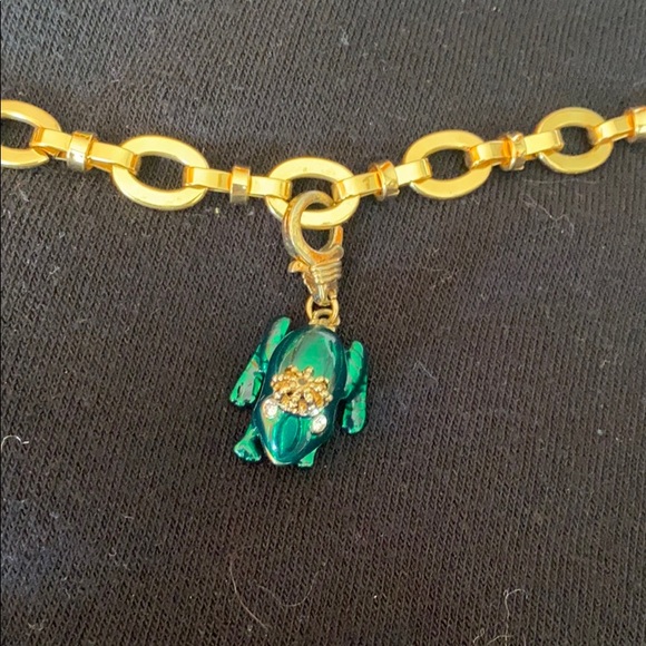 Green enamel frog charm - Picture 6 of 6